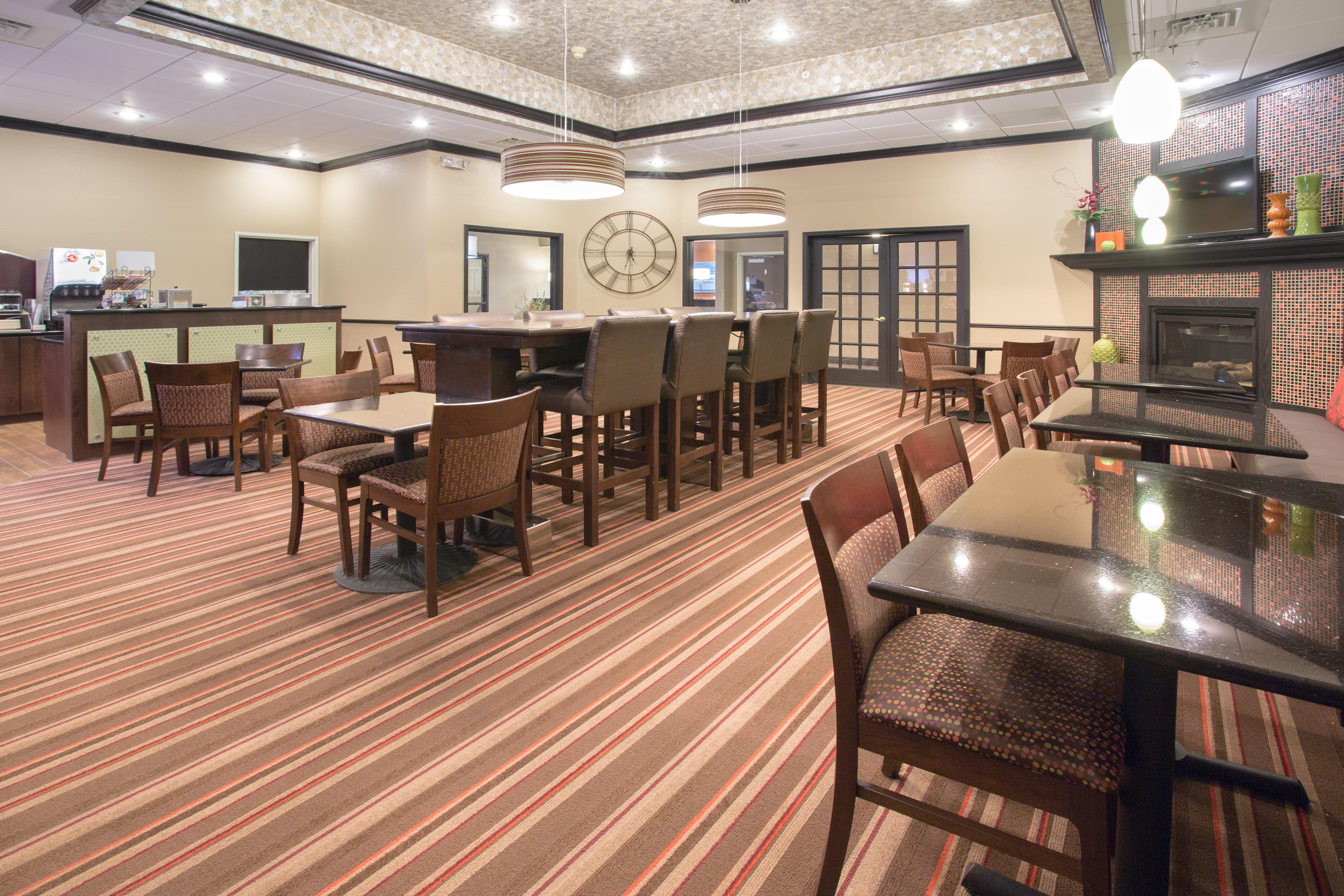 Holiday Inn Express Hotel & Suites Lexington By Ihg Εξωτερικό φωτογραφία